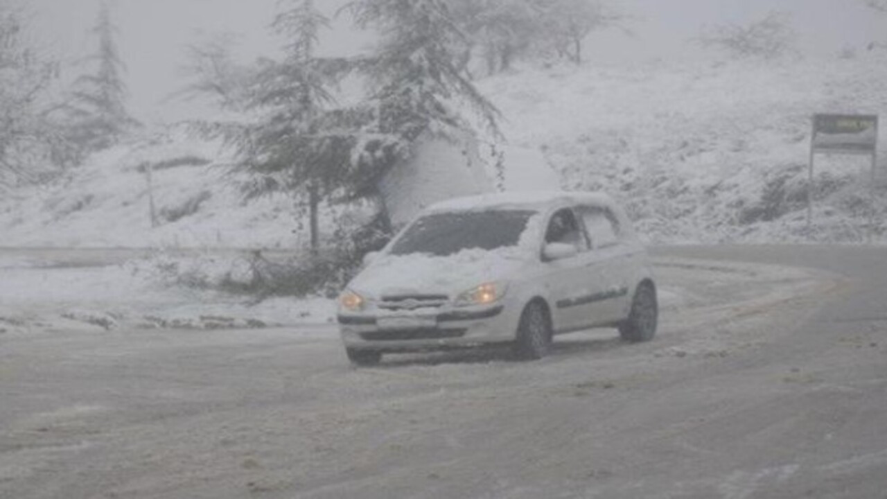 Foto - Bu haberi okumadan yola çıkmayın! Karlı ve buzlu yolda nasıl araç kullanılır?