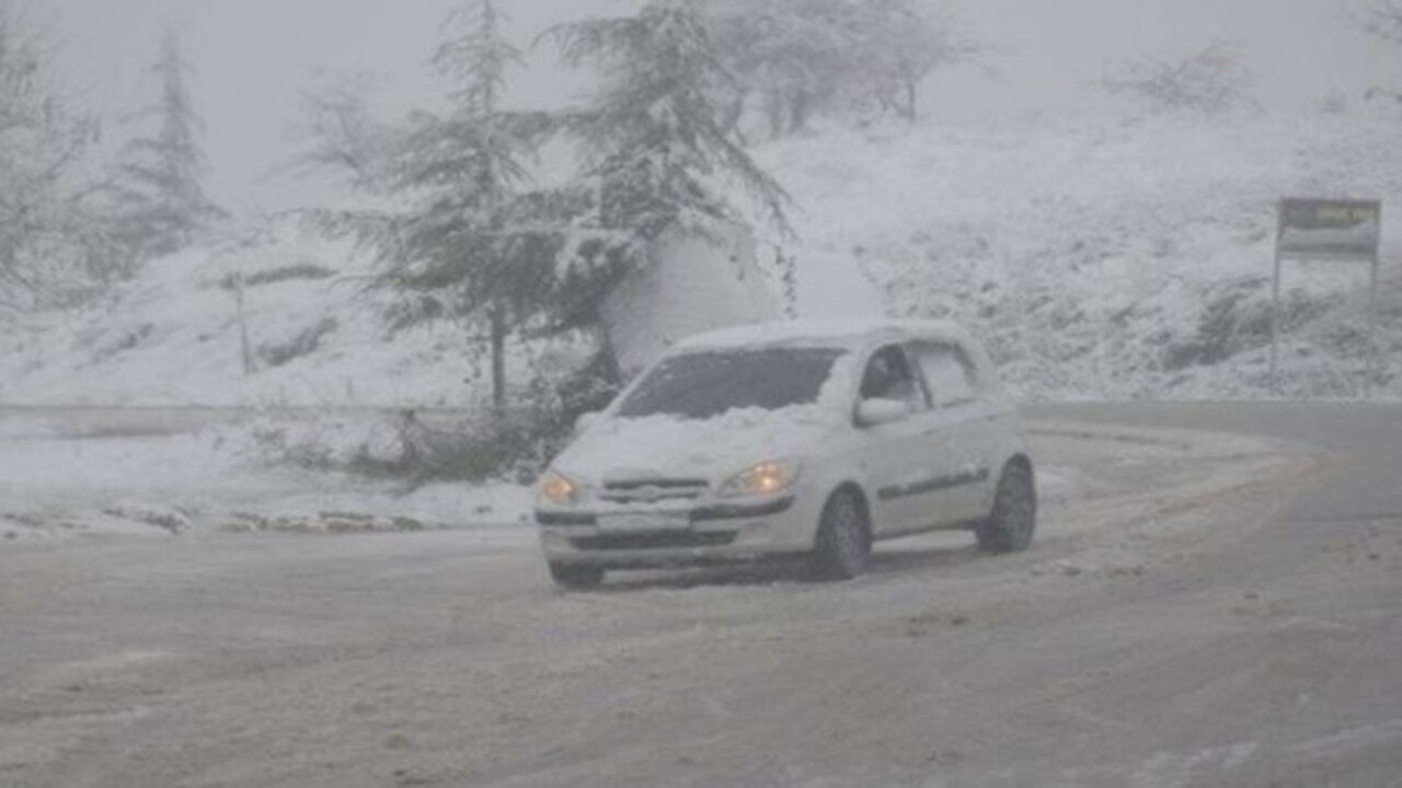 Foto - Bu haberi okumadan yola çıkmayın! Karlı ve buzlu yolda nasıl araç kullanılır?