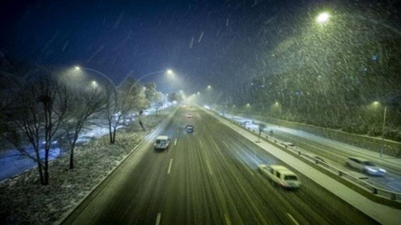 Foto - Bu haberi okumadan yola çıkmayın! Karlı ve buzlu yolda nasıl araç kullanılır?