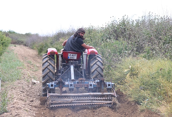 Foto - Bu halini görenler şaşırıyor! Kuruluş Osman oyuncusu hafta içi sette hafta sonu tarlada