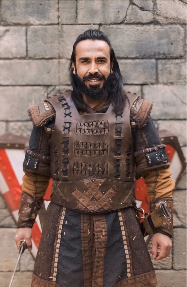 Foto - Bu halini görenler şaşırıyor! Kuruluş Osman oyuncusu hafta içi sette hafta sonu tarlada