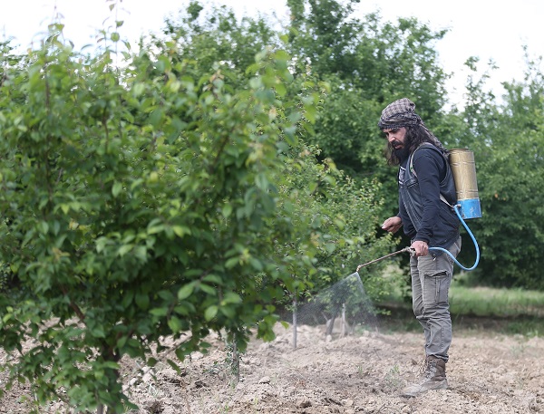 Foto - Bu halini görenler şaşırıyor! Kuruluş Osman oyuncusu hafta içi sette hafta sonu tarlada