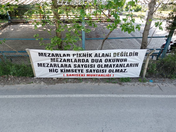 Foto - Aldığı yasak kararını mahalleye astı! Böyle muhtara helal olsun