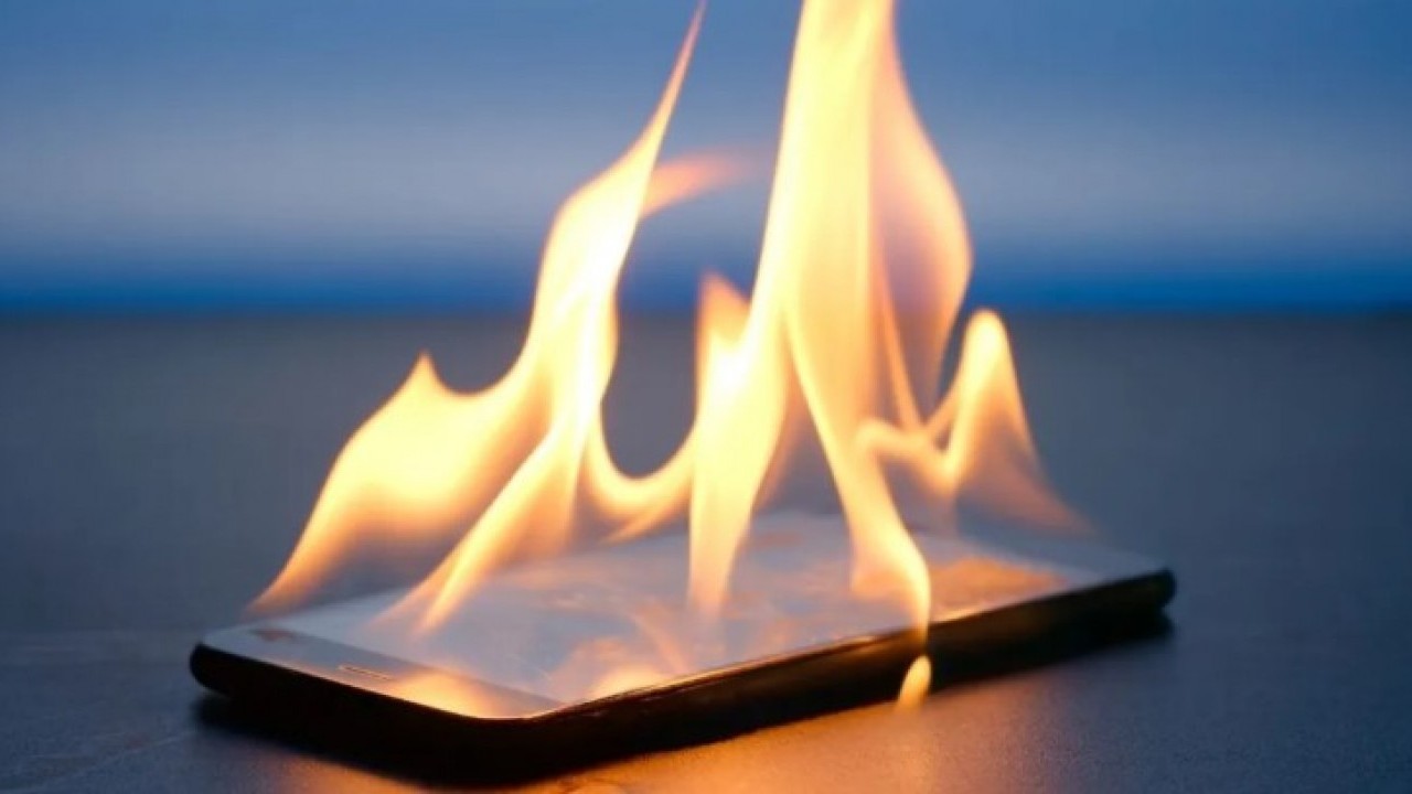 Bu hatalar sık sık yapılıyor: Telefonların neden aşırı ısındığı belli oldu!