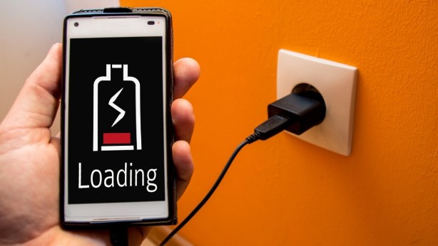 Foto - Bu hataya düşenin telefonu tamirciden çıkmıyor! Sakın telefonunuzu şarj ederken bunu yapmayın! Hurda olabilir