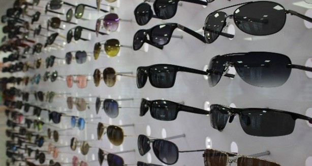 Bu hatayı birçok kişi yapıyor Sıradan güneş gözlüklerinde büyük tehlike