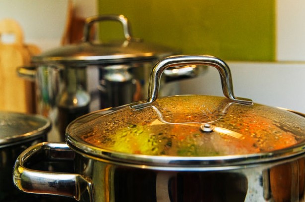 Bu hatayı çoğu kişi yapıyor! İşte yeniden ısıtıldığında zehirleyen 6 gıda