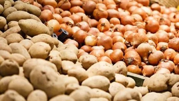 Foto - Bu hatayı herkes yapıyor! Patates ve soğan birlikte saklandığında bakın ne oluyormuş!