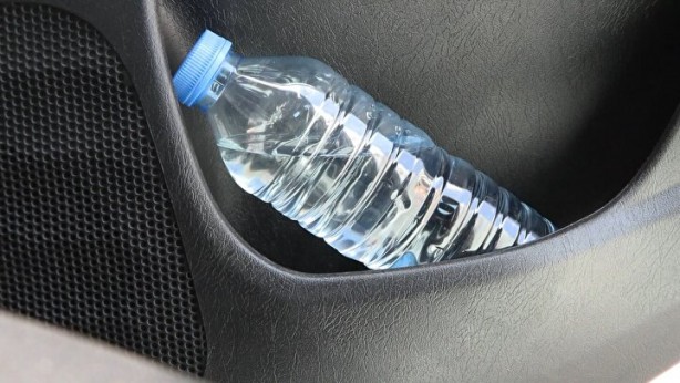 Foto - Bu hatayı yapanlar çok! Güneşte bırakılan pet şi̇şe bakın ne oluyor