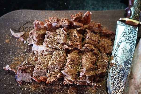 Foto - Bu iddia çok konuşulur! İslami usullere göre kesilmiyor İstanbul'da satılıyor