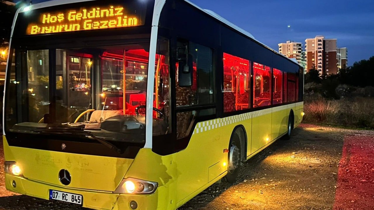 Bu İETT otobüsü başka otobüs: Burada kart geçmiyor!