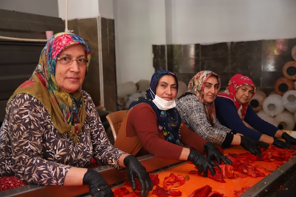 Foto - Bu ilde kadınlar ekmeklerini acıdan çıkarıyor