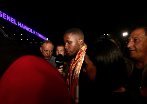 Foto - Bu işin sonu nereye gidecek? Aykırı sözler: Sırada o var! Tebessüm ederek işaret etti: