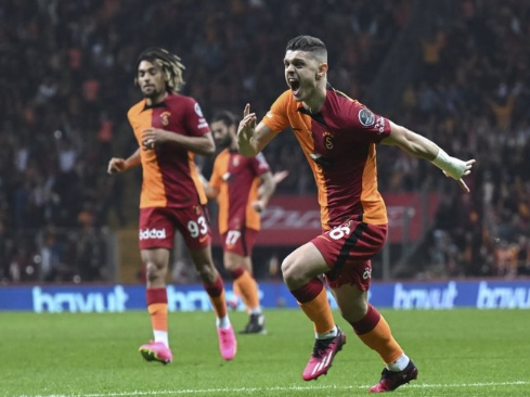 Foto - Bu işin sonu nereye gidecek? Aykırı sözler: Sırada o var! Tebessüm ederek işaret etti: