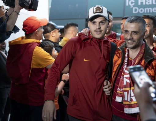 Foto - Bu işin sonu nereye gidecek? Aykırı sözler: Sırada o var! Tebessüm ederek işaret etti: