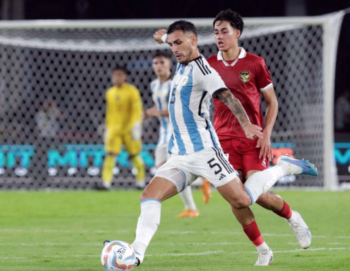 Foto - Bu işin sonu nereye gidecek? Aykırı sözler: Sırada o var! Tebessüm ederek işaret etti: