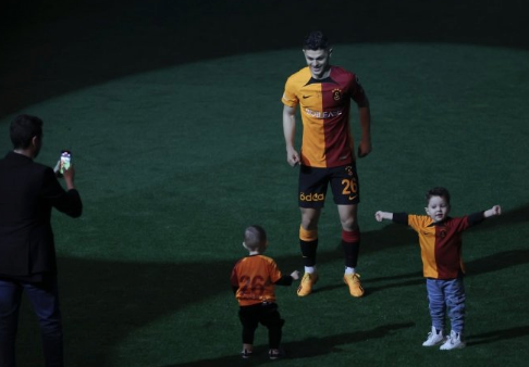 Foto - Bu işin sonu nereye gidecek? Aykırı sözler: Sırada o var! Tebessüm ederek işaret etti: