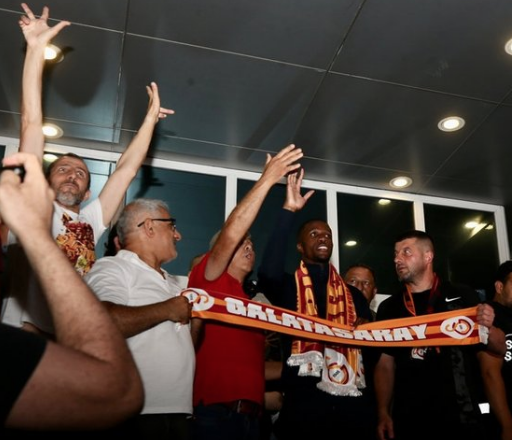 Foto - Bu işin sonu nereye gidecek? Aykırı sözler: Sırada o var! Tebessüm ederek işaret etti: