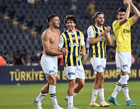 Bu işin sonu nereye gidecek? Aykırı sözler: Sırada o var! Tebessüm ederek işaret etti: