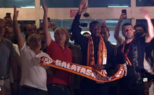 Foto - Bu işin sonu nereye gidecek? Aykırı sözler: Sırada o var! Tebessüm ederek işaret etti: