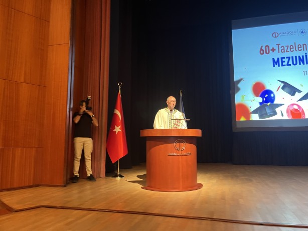 Foto - Bu işte bir terslik var! Çocuklar ebeveynlerinin mezuniyet törenine katıldı