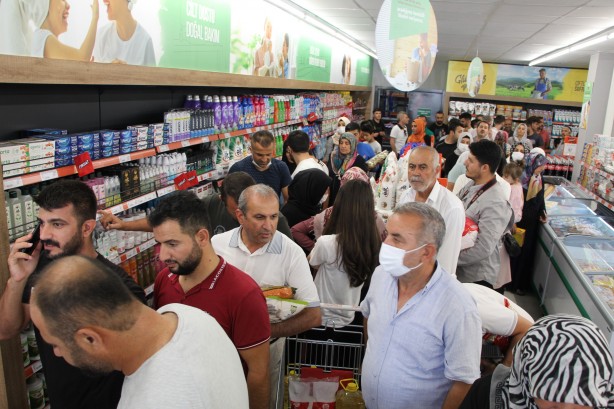 Foto - Bu kadar aceleye ne gerek var! Az kalsın rafları da alacaklardı