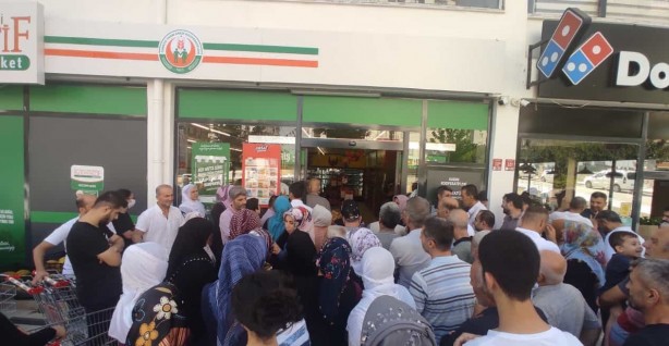 Foto - Bu kadar aceleye ne gerek var! Az kalsın rafları da alacaklardı