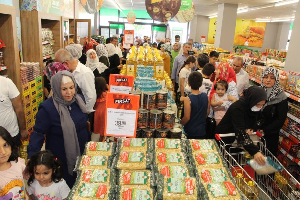 Foto - Bu kadar aceleye ne gerek var! Az kalsın rafları da alacaklardı