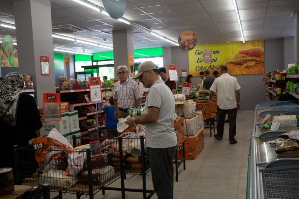 Foto - Bu kadar aceleye ne gerek var! Az kalsın rafları da alacaklardı