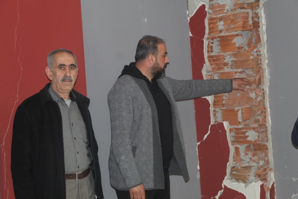 Foto - Bu kadar ahlaksızlık olmaz! Binanın kolonlarını görenler şok oldu