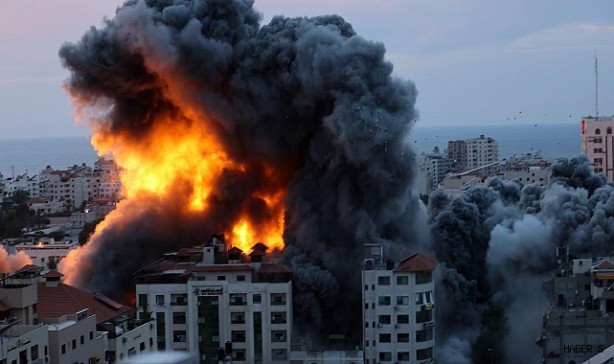 Foto - Bu kadar alçak nasıl çıktı aramızdan? Bunlara, tükürürcesine haykırmak gerekiyor