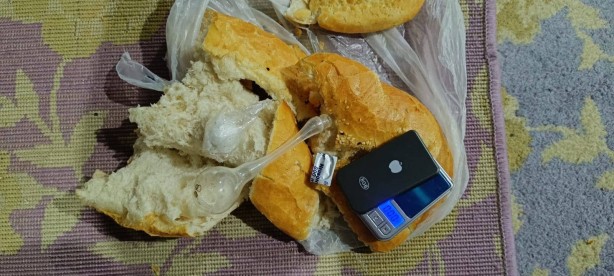 Bu kadar alçaklık olmaz! Ekmeğin içinden bakın ne çıktı