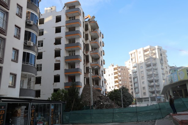 Foto - Bu kadar da olmaz! Binanın beton bağlama noktasında bakın ne bulundu