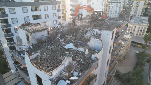 Foto - Bu kadar da olmaz! Binanın beton bağlama noktasında bakın ne bulundu