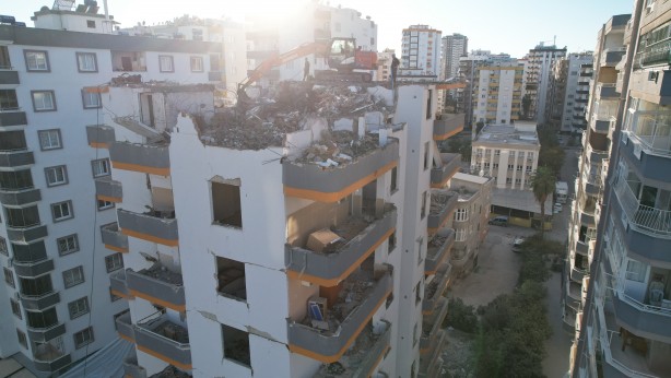 Foto - Bu kadar da olmaz! Binanın beton bağlama noktasında bakın ne bulundu