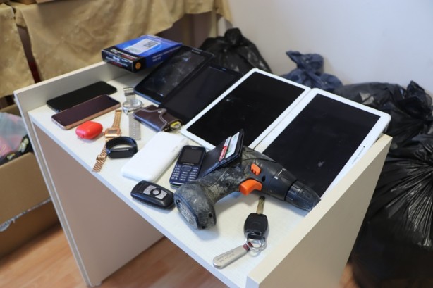 Foto - ‘Bu kadar da olmaz’ diyeceksiniz! Tramvayda unutulanlar şaşkına çevirdi