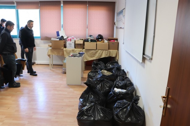 Foto - ‘Bu kadar da olmaz’ diyeceksiniz! Tramvayda unutulanlar şaşkına çevirdi