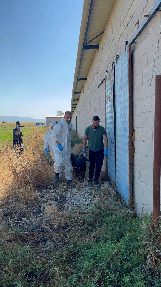 Foto - Bu kadar da olmaz! Öldürdüğü dayısının mezarında ağladı