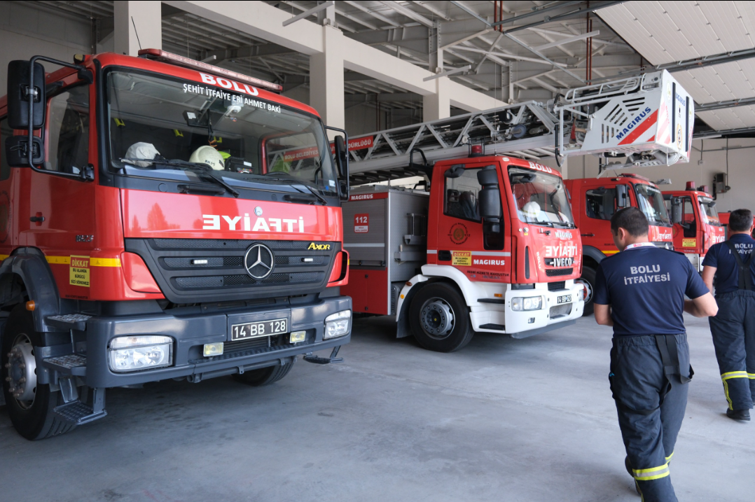 Foto - Tanju Özcan makam aracı almak için İtfaiye aracını sattı