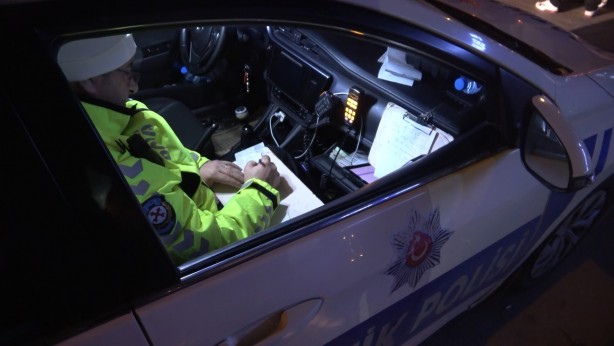 Foto - Bu kadarına da pes artık! Alkollü yakalanan sürücünün derdine bakın