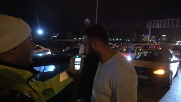 Bu kadarına da pes artık! Alkollü yakalanan sürücünün derdine bakın