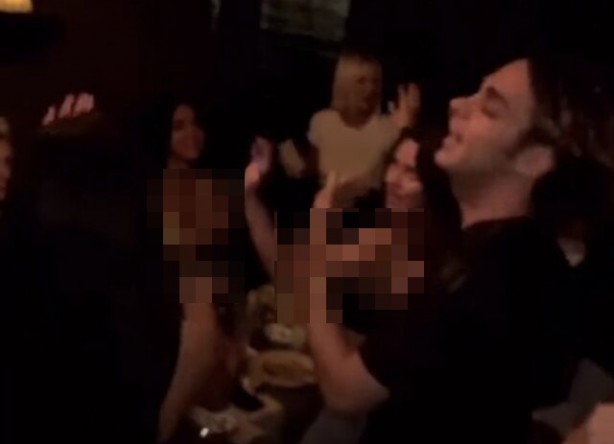 Foto - Bu kadarına da 'pes' artık! Ne maske ne sosyal mesafe! Bu insanlar çıldırmış