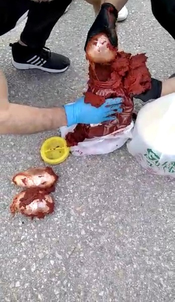 Foto - Bu kadarına da pes artık! Salça bidonundan çıkana inanamayacaksınız!