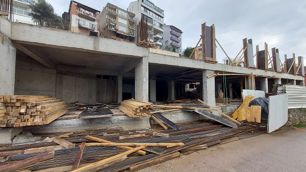 Foto - Bu kadarına da pes! Bakın binanın kirişlerinden ne çıktı