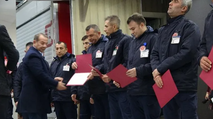 Foto - Bu kadarına da pes ya hu! Tanju Özcan ne yaptığının farkında bile değil… Otel faciasında tutuklanan personele şeref belgesi verdi