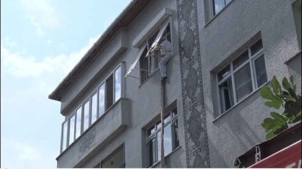 Bu kadarını Türk filmlerinde göremezsiniz! Bez parçalarıyla öyle bir şey yaptı ki…