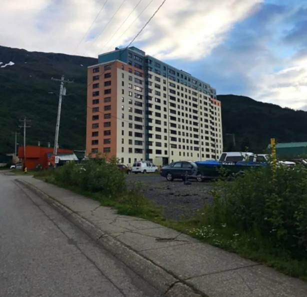 Foto - Bu kasabada herkes aynı binada yaşıyor