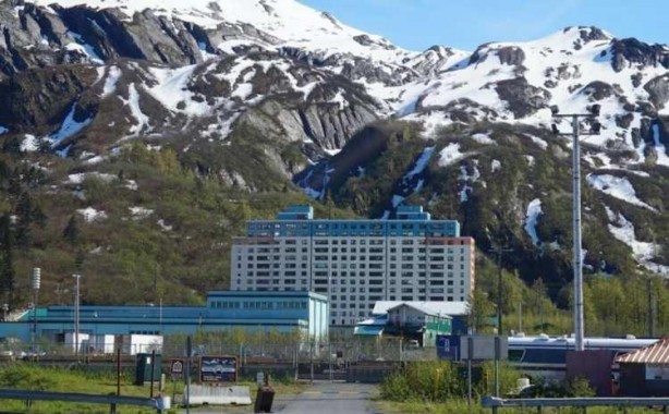 Foto - Bu kasabada herkes aynı binada yaşıyor