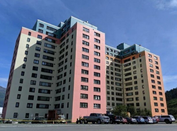 Foto - Bu kasabada herkes aynı binada yaşıyor