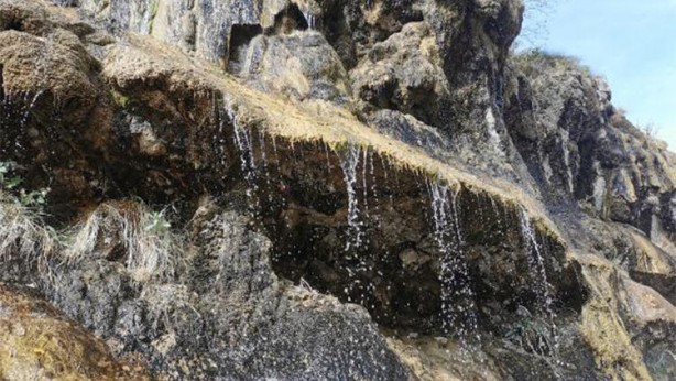 Foto - Bu kayalar sürekli ağlıyor! İlginç görüntüler ortaya çıktı